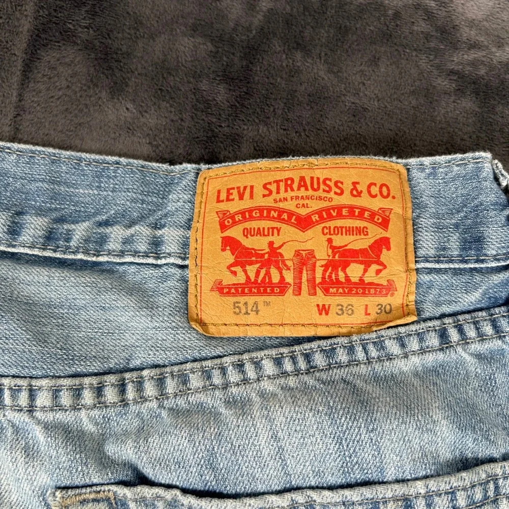 Levi's 514 Jeans Mens 36x30 Blue Straight Fit Distressed Light Wash Denim